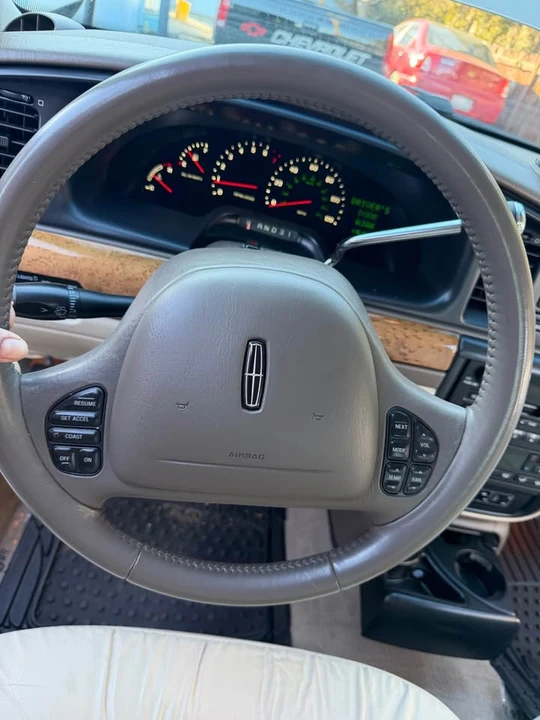 2002 Lincoln Continental 9th Gen - Image 8 of 11