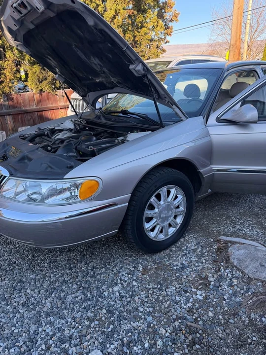 2002 Lincoln Continental 9th Gen - Image 10 of 11