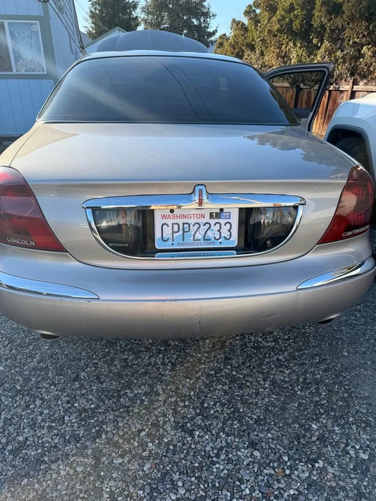 2002 Lincoln Continental 9th Gen - Image 2 of 11