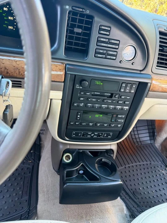 2002 Lincoln Continental 9th Gen - Image 7 of 11
