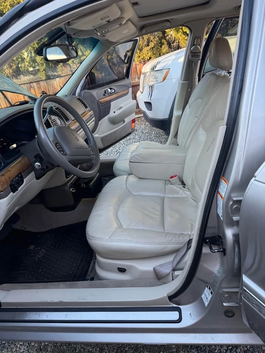 2002 Lincoln Continental 9th Gen - Image 9 of 11