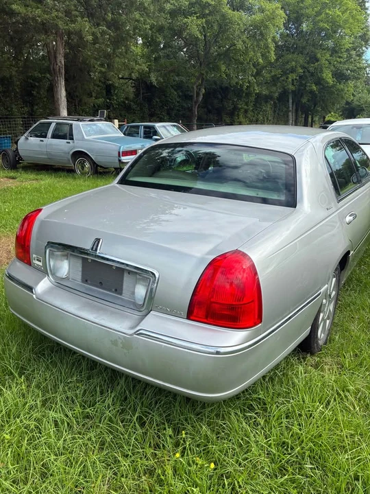 2002 Lincoln Continental 9th Gen - Image 3 of 5