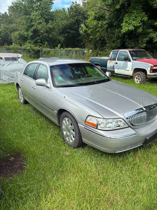 2002 Lincoln Continental 9th Gen - Image 2 of 5