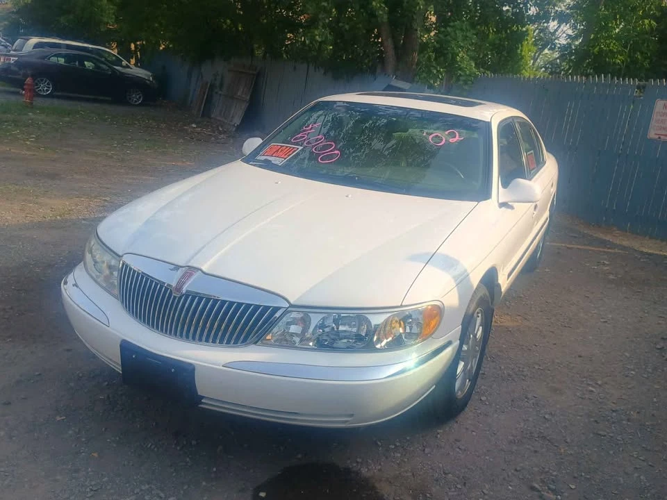 2002 Lincoln Continental 9th Gen - Image 2 of 4