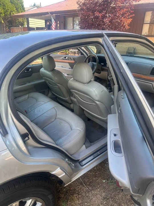 2002 Lincoln Continental 9th Gen - Image 2 of 8