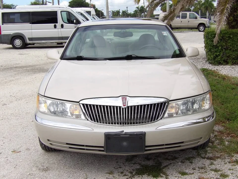 2002 Lincoln Continental 9th Gen - Image 11 of 20