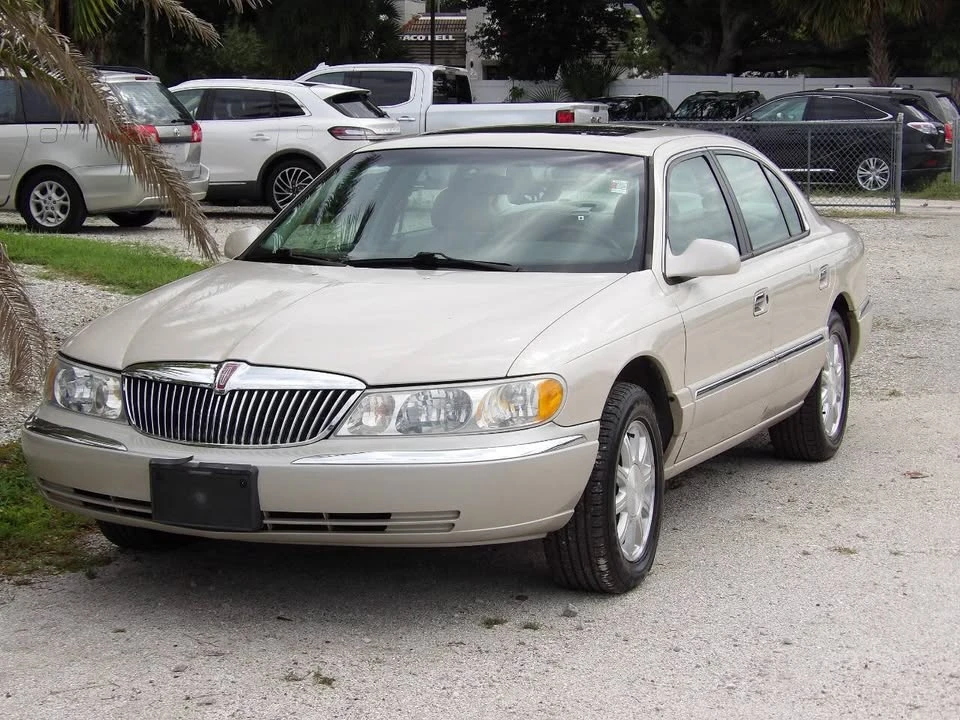 2002 Lincoln Continental 9th Gen - Image 2 of 20