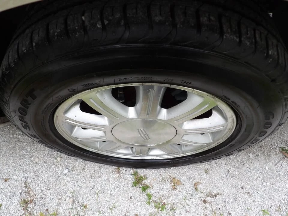 2002 Lincoln Continental 9th Gen - Image 14 of 20