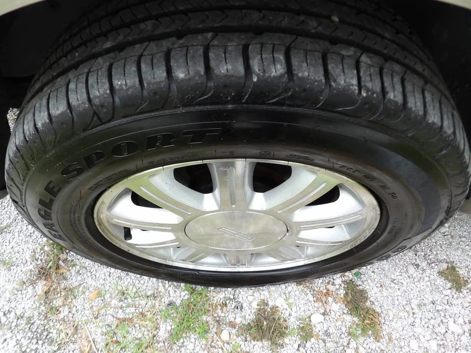 2002 Lincoln Continental 9th Gen - Image 15 of 20