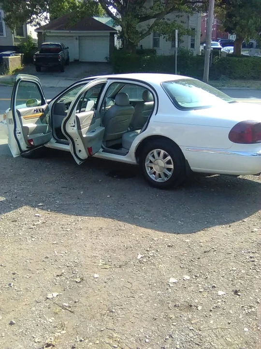 2002 Lincoln Continental 9th Gen - Image 4 of 4