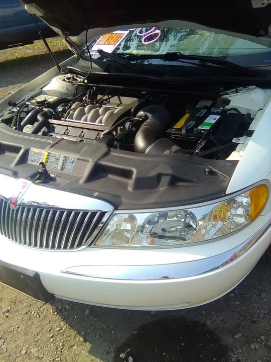 2002 Lincoln Continental 9th Gen - Image 3 of 4