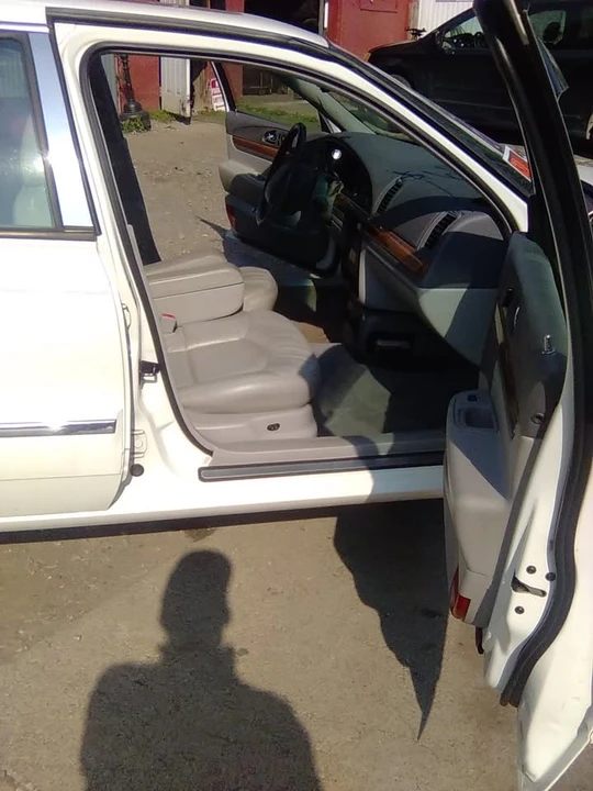 2002 Lincoln Continental 9th Gen - Image 2 of 4
