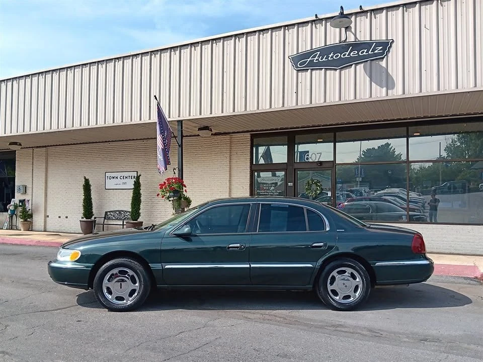 2002 Lincoln Continental 9th Gen - Image 2 of 9