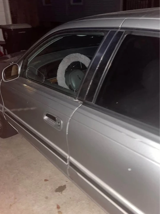 2002 Lincoln Continental 9th Gen - Image 2 of 3