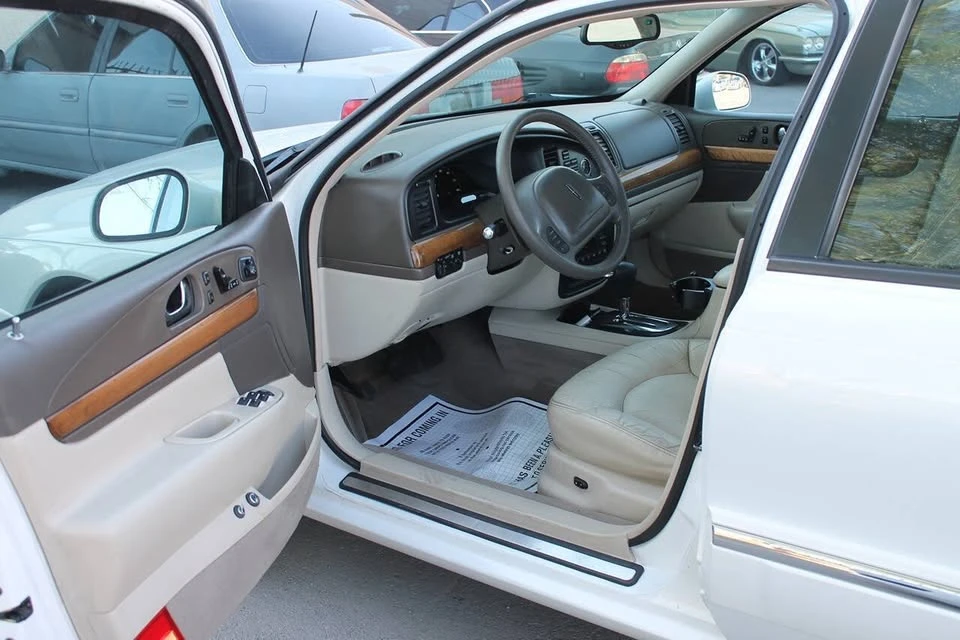 2002 Lincoln Continental 9th Gen - Image 19 of 20