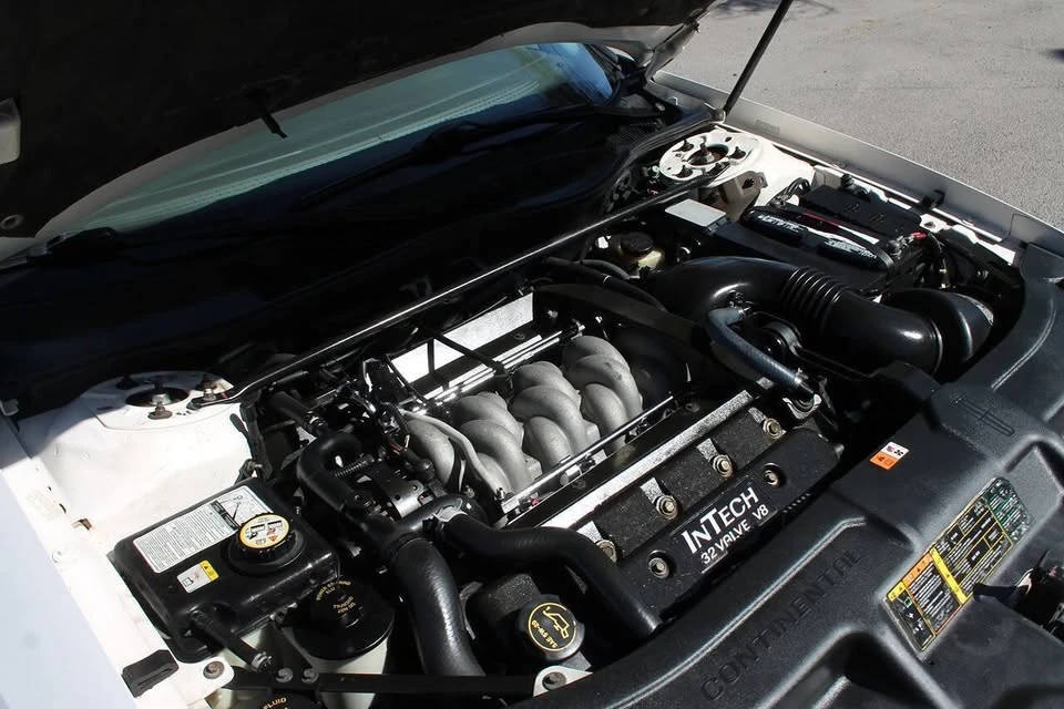 2002 Lincoln Continental 9th Gen - Image 15 of 20
