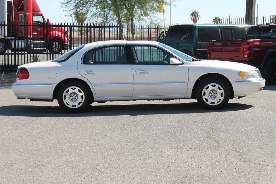 2002 Lincoln Continental 9th Gen - Image 8 of 20