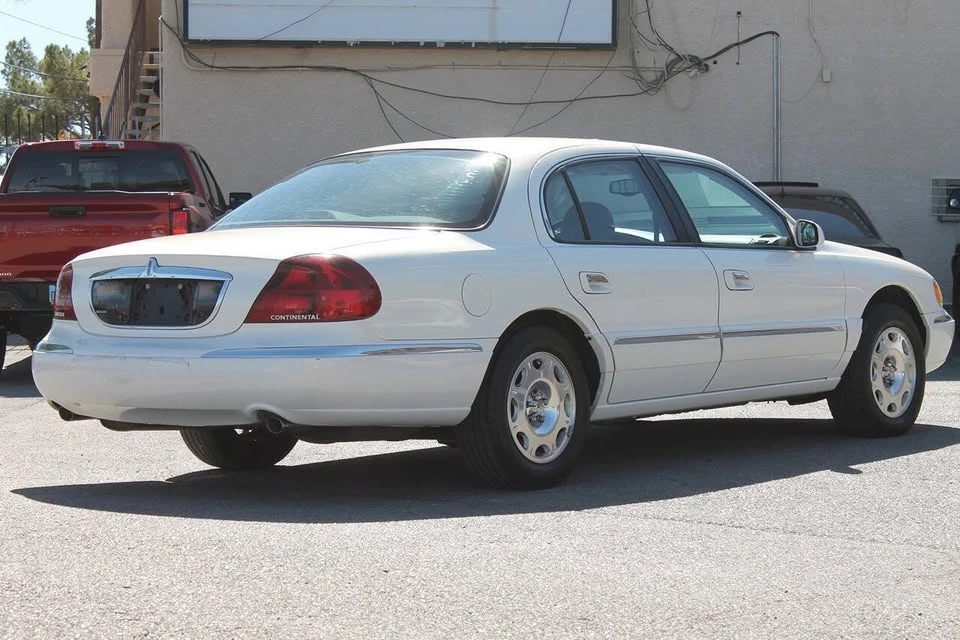 2002 Lincoln Continental 9th Gen - Image 7 of 20