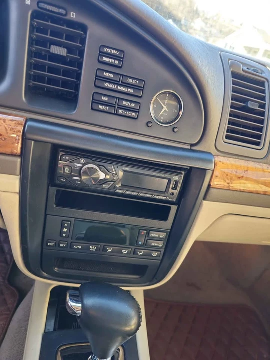 2002 Lincoln Continental 9th Gen - Image 3 of 5