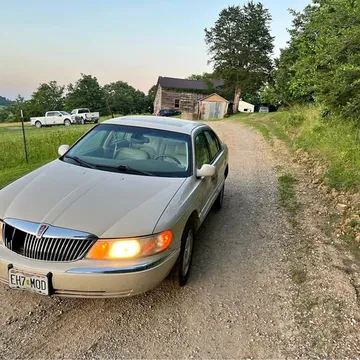 2002 Lincoln Continental Premiere Sedan 4D