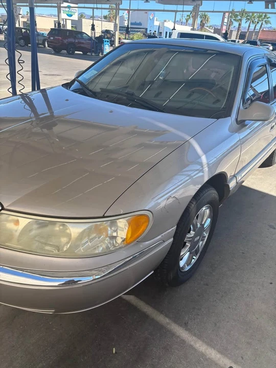 2002 Lincoln Continental 9th Gen - Image 2 of 4