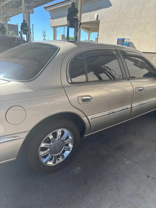 2002 Lincoln Continental 9th Gen - Image 3 of 4