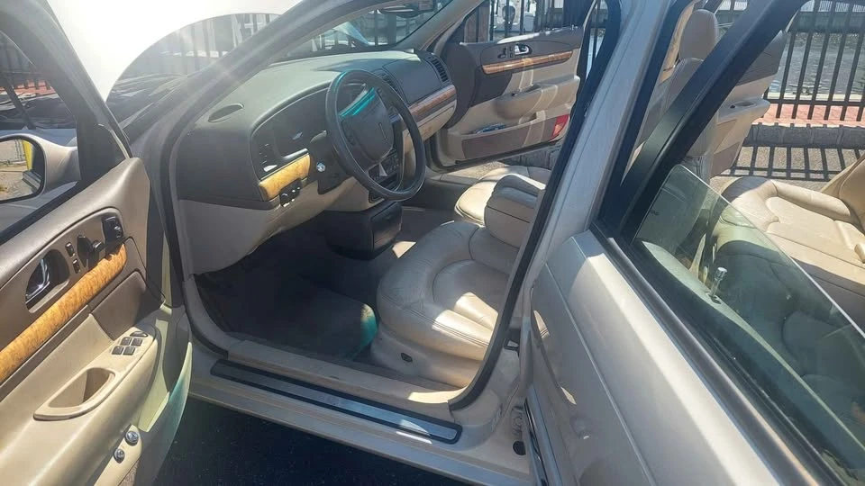 2002 Lincoln Continental 9th Gen - Image 9 of 20