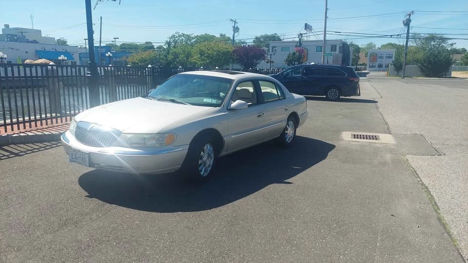 2002 Lincoln Continental 9th Gen - Image 4 of 20