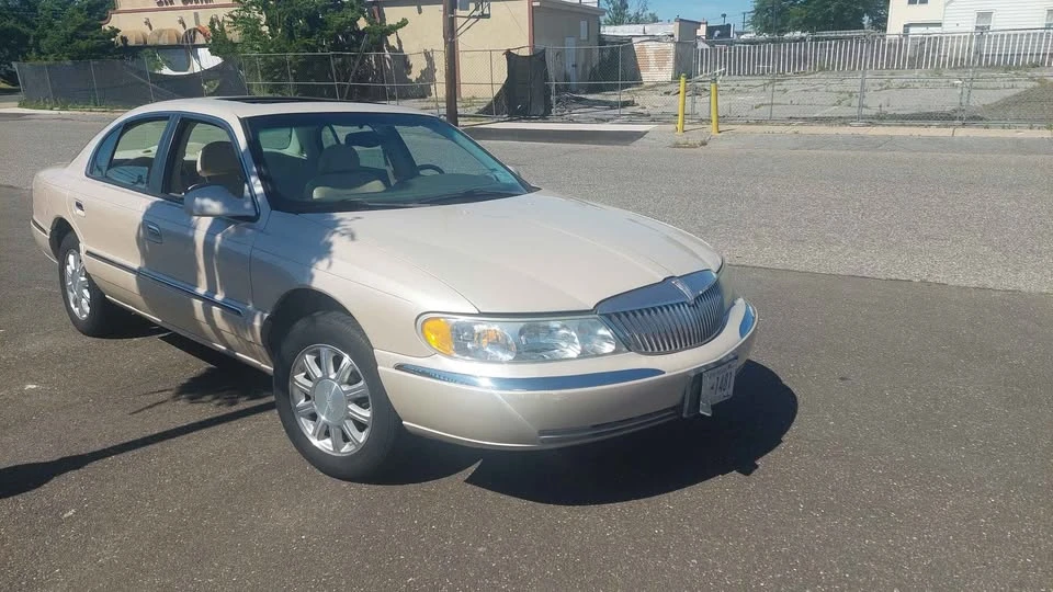 2002 Lincoln Continental 9th Gen - Image 5 of 20