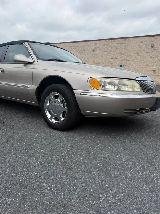 2002 Lincoln Continental 9th Gen - Image 2 of 18
