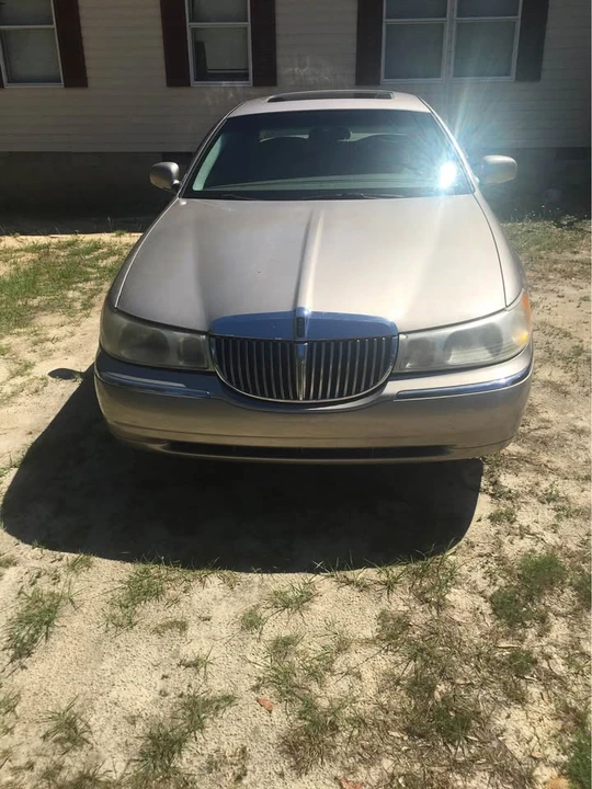 2002 Lincoln Continental 9th Gen - Image 2 of 5