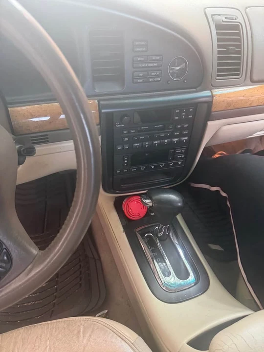 2002 Lincoln Continental 9th Gen - Image 15 of 18