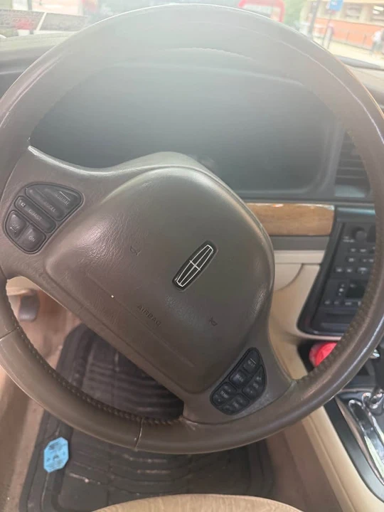 2002 Lincoln Continental 9th Gen - Image 11 of 18