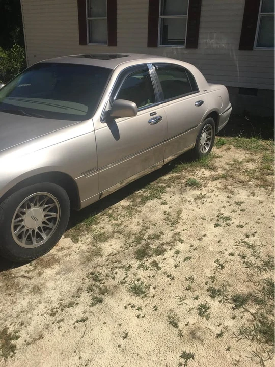 2002 Lincoln Continental 9th Gen - Image 3 of 5