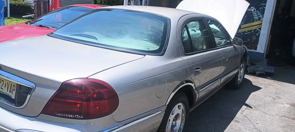 2002 Lincoln Continental 9th Gen - Image 6 of 11