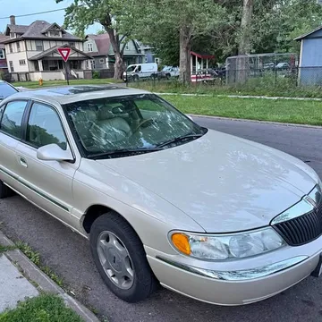 2002 Lincoln Continental Sedan 4D