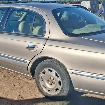 2002 Lincoln Continental Sedan 4D
