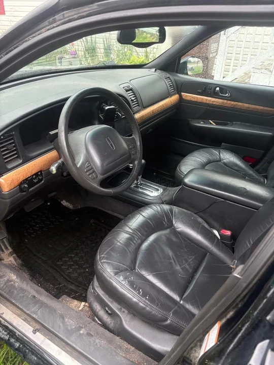 2002 Lincoln Continental 9th Gen - Image 12 of 13