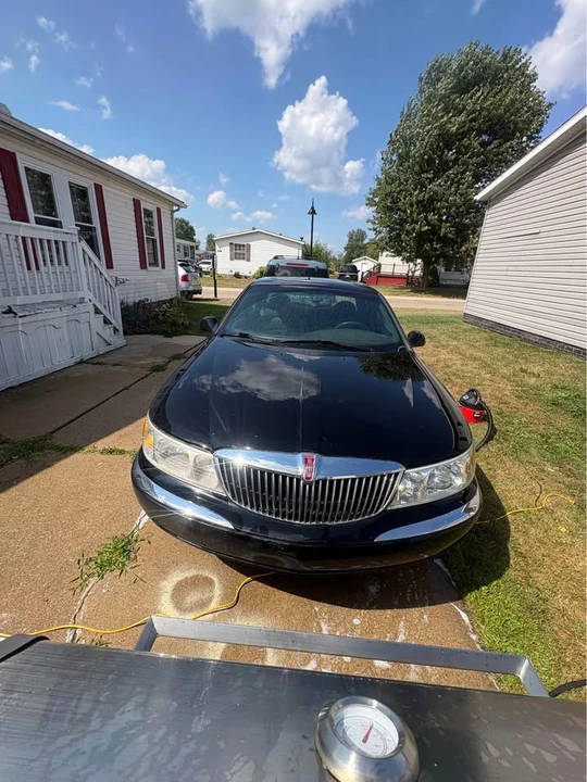 2002 Lincoln Continental 9th Gen - Image 2 of 13