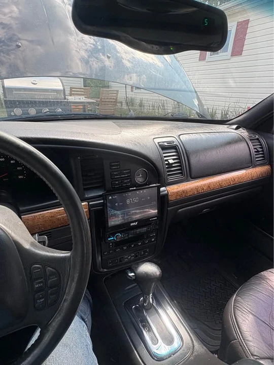 2002 Lincoln Continental 9th Gen - Image 8 of 13