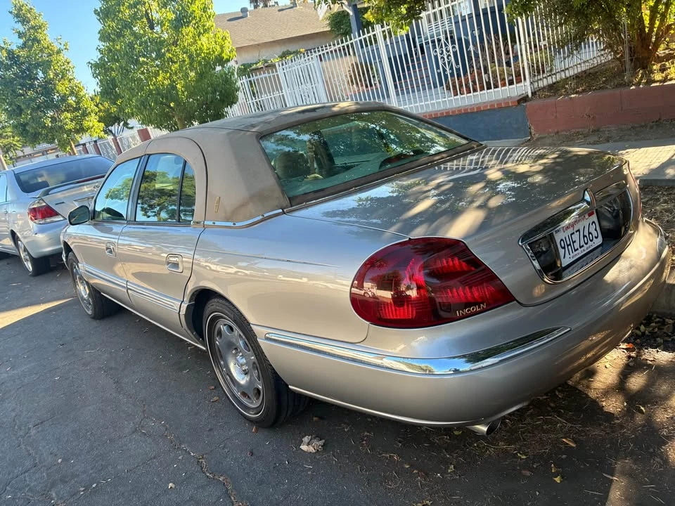 2002 Lincoln Continental 9th Gen - Image 9 of 11