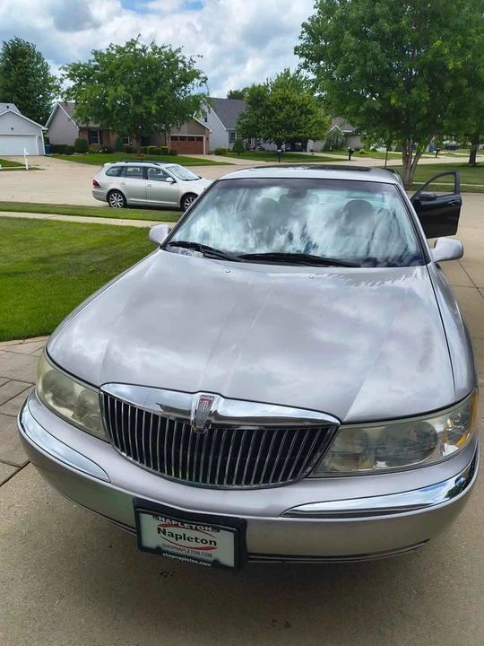 2002 Lincoln Continental 9th Gen - Image 2 of 7