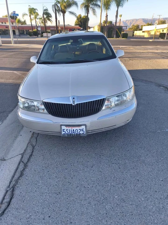 2002 Lincoln Continental 9th Gen - Image 2 of 3