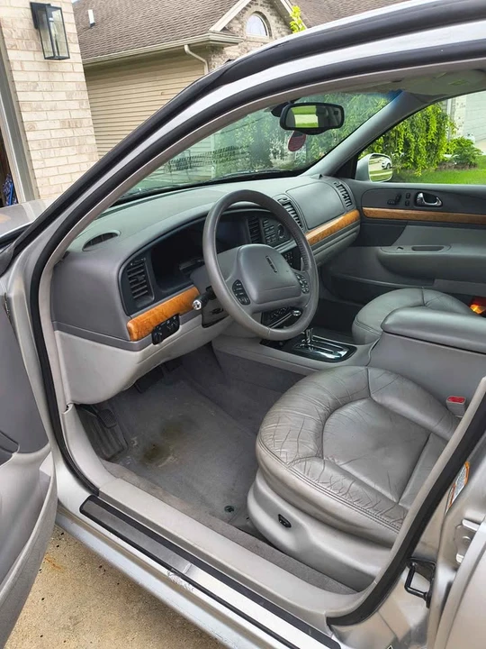 2002 Lincoln Continental 9th Gen - Image 5 of 7