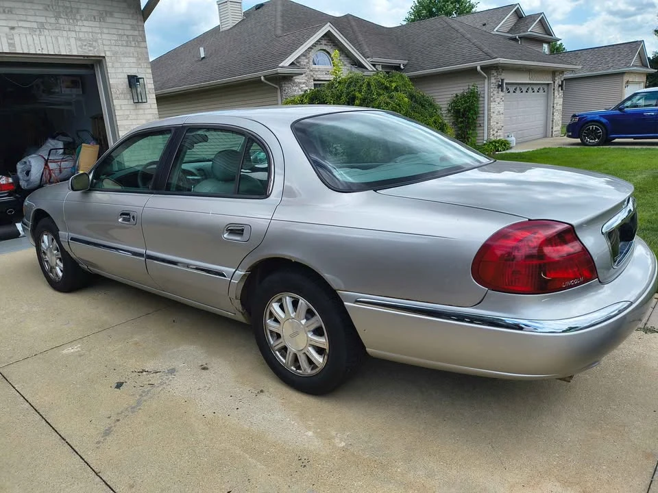 2002 Lincoln Continental 9th Gen - Image 4 of 7