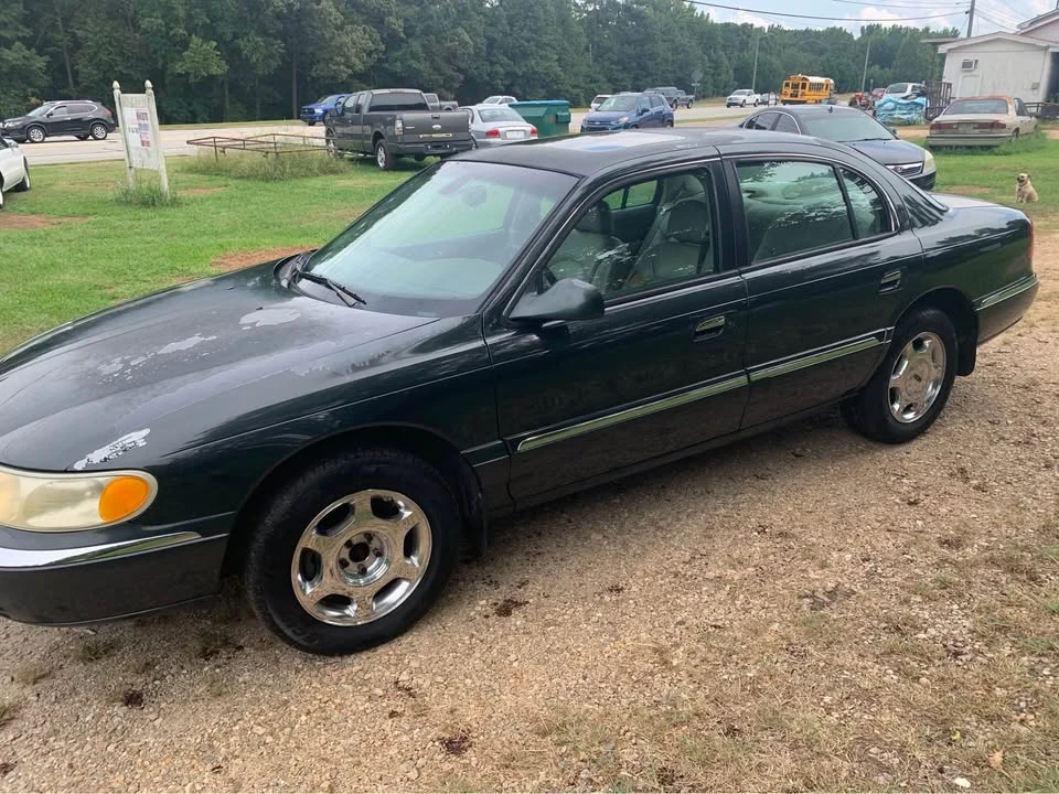 2002 Lincoln Continental 9th Gen - Image 2 of 7