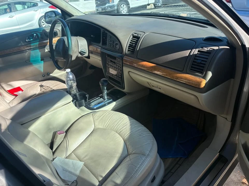2002 Lincoln Continental 9th Gen - Image 2 of 11