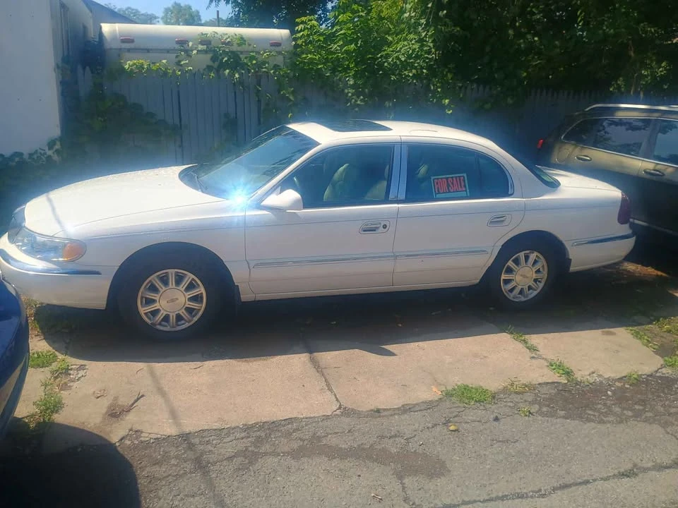2002 Lincoln Continental 9th Gen - Image 2 of 2