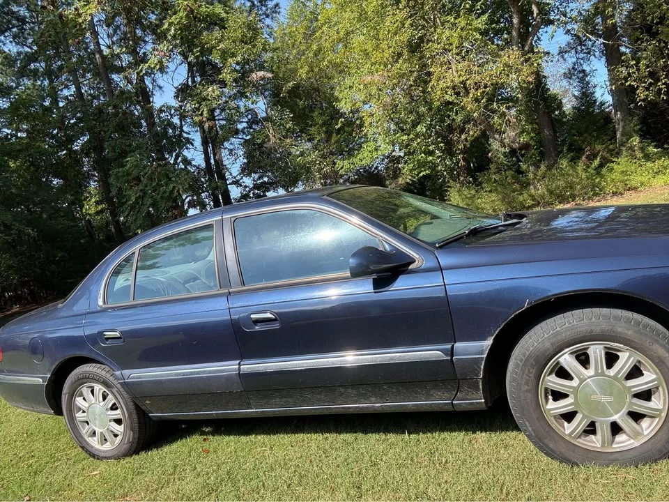 2002 Lincoln Continental 9th Gen - Image 2 of 5