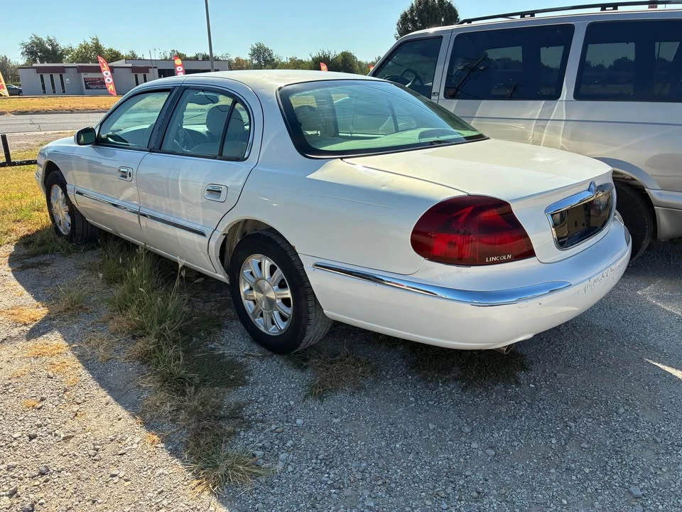 2002 Lincoln Continental 9th Gen - Image 2 of 6